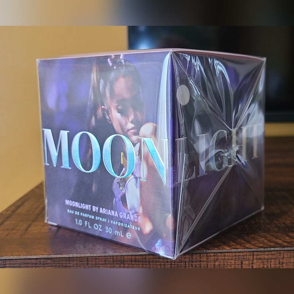Ariana Grande Moonlight - Picture 6 of 15